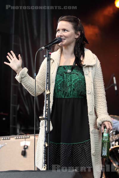 EMILIANA TORRINI - 2009-07-05 - CERGY - Base de Loisirs - 